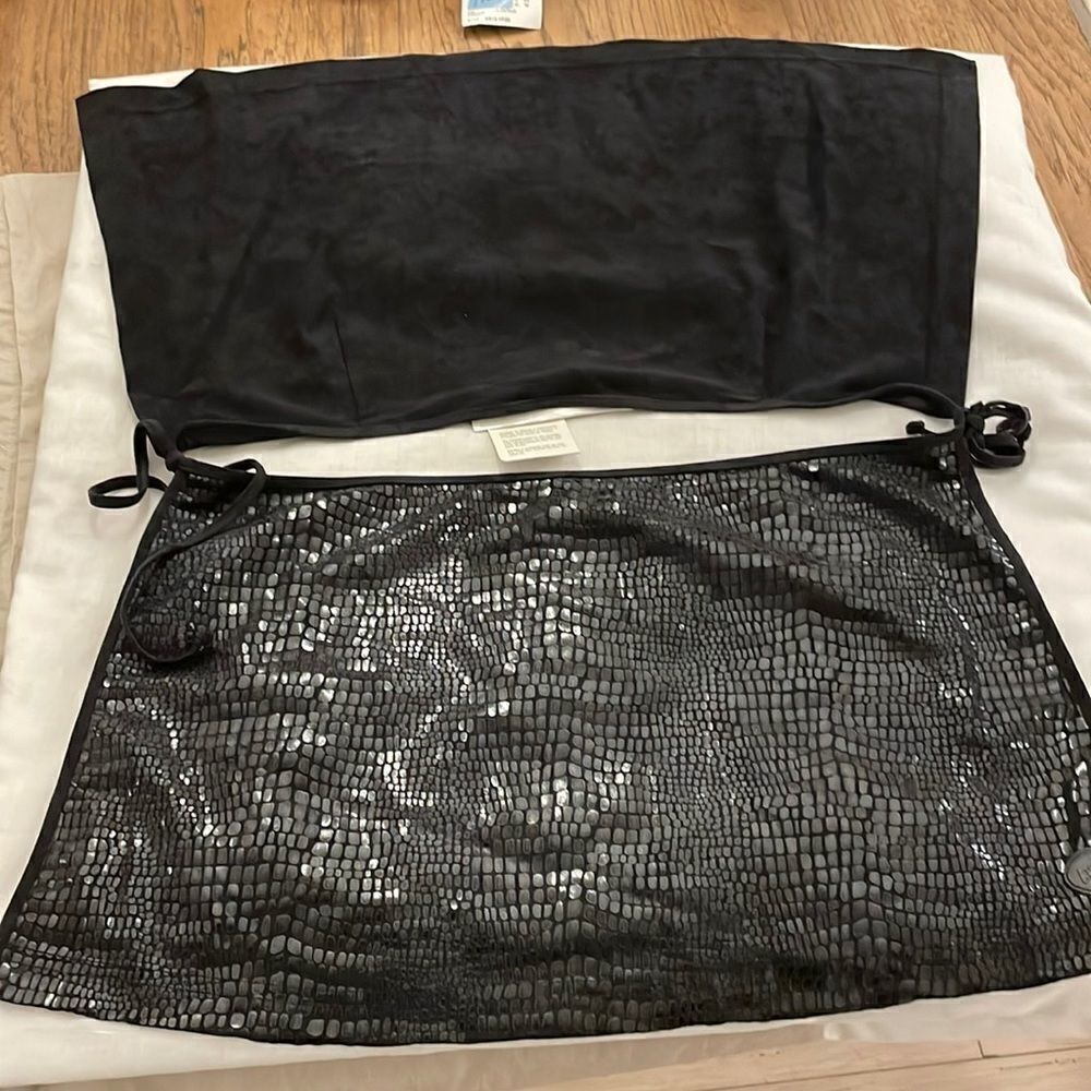 PARAH PAREO COVER.  BLACK SHINY ANIMAL PRINT FRONT. MICROFIBER BACK.  NEW